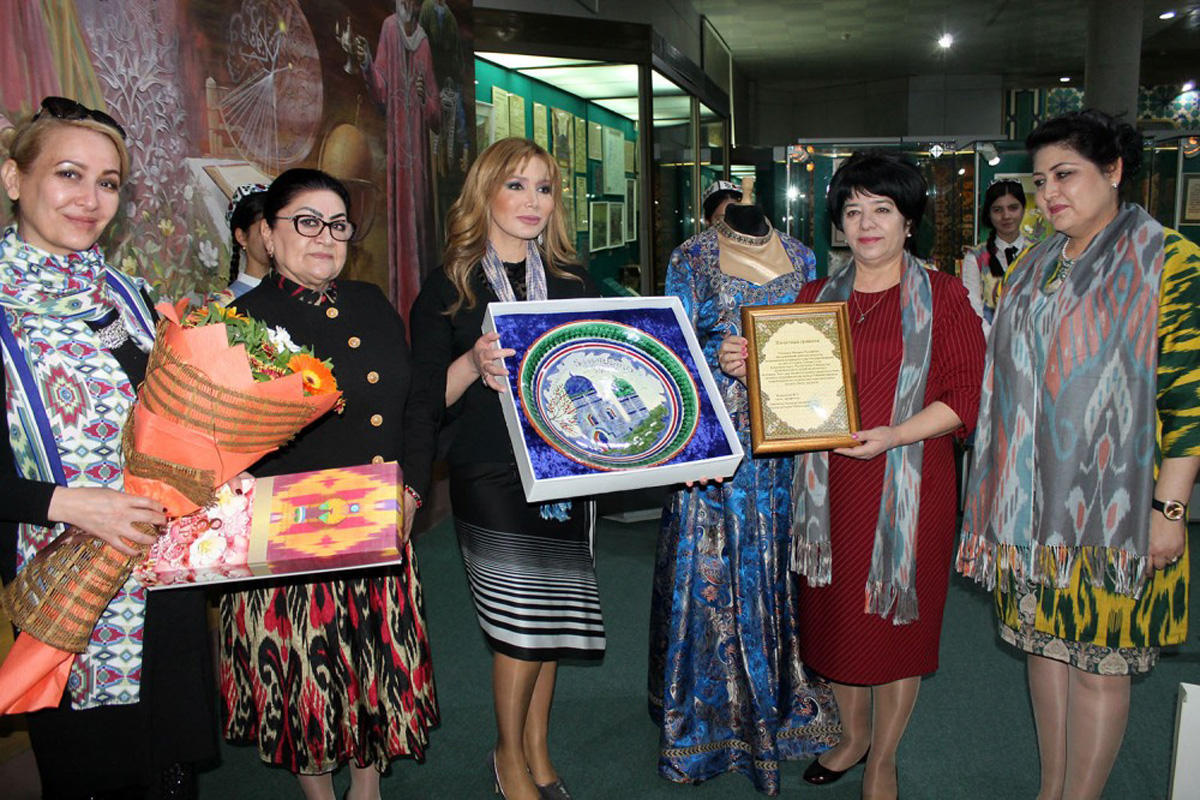 Fakhriya Khalafova presents unique Uzbek silks 