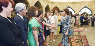 First Vice-President Mehriban Aliyeva meets with wives of heads of diplomatic missions