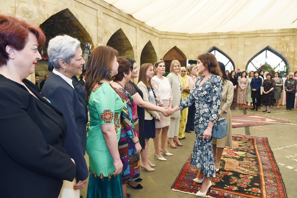 First Vice-President Mehriban Aliyeva meets with wives of heads of diplomatic missions