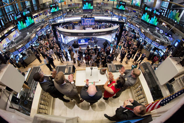 Oil prices rise on lower U.S. drilling activity, trade tension weighs
