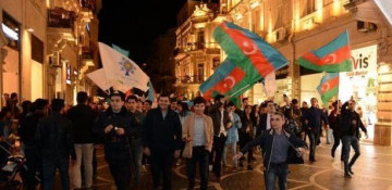Young YAP members take to Baku streets to celebrate Ilham Aliyev’s victory in presidential election 