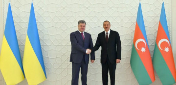 Ilham Aliyev, Petro Poroshenko hold phone talk