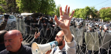 Between Armen and Karen: Jobless Sargsyan may face Ukrainian 