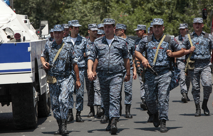 30 people detained in Armenia during clashes between opposition supporters and police