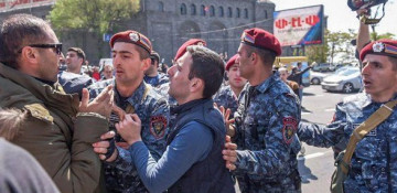 Protesters reach Baghramyan Avenue, they are met by rows of riot police