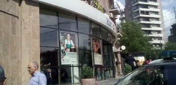 Yerevan police officer injured in HSBC bank attack dies 