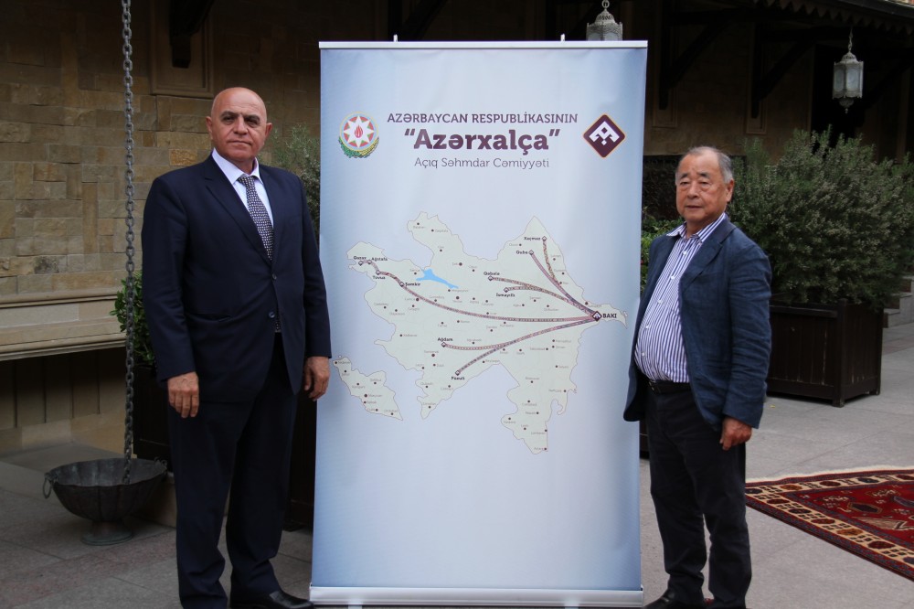 Azerbaijani carpets impress Japanese delegation