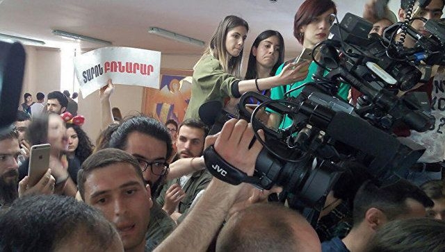 Protesters storm mayor’s building in Yerevan