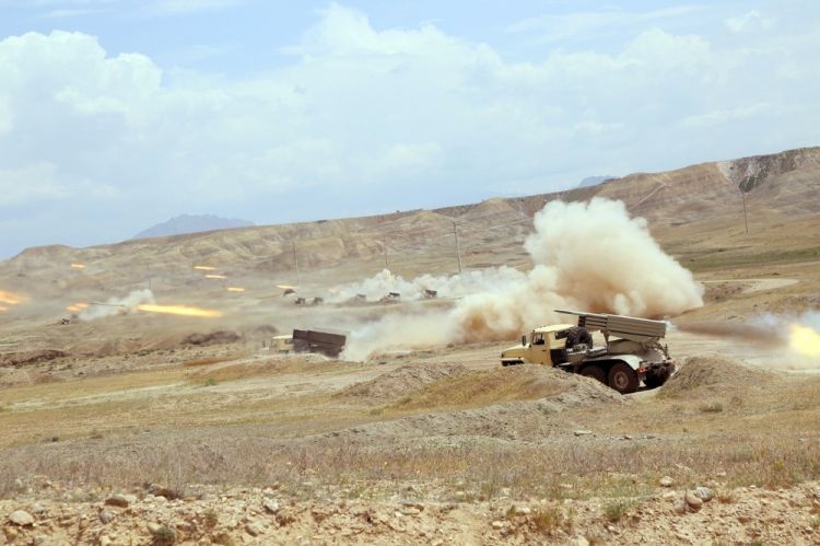 Combines Arms Army stages live-fire drills in Nakhchivan