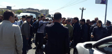 Protesters block road to major gold deposit in Armenia