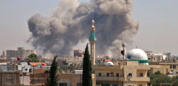Air raids hit more Syrian towns, knock out hospitals