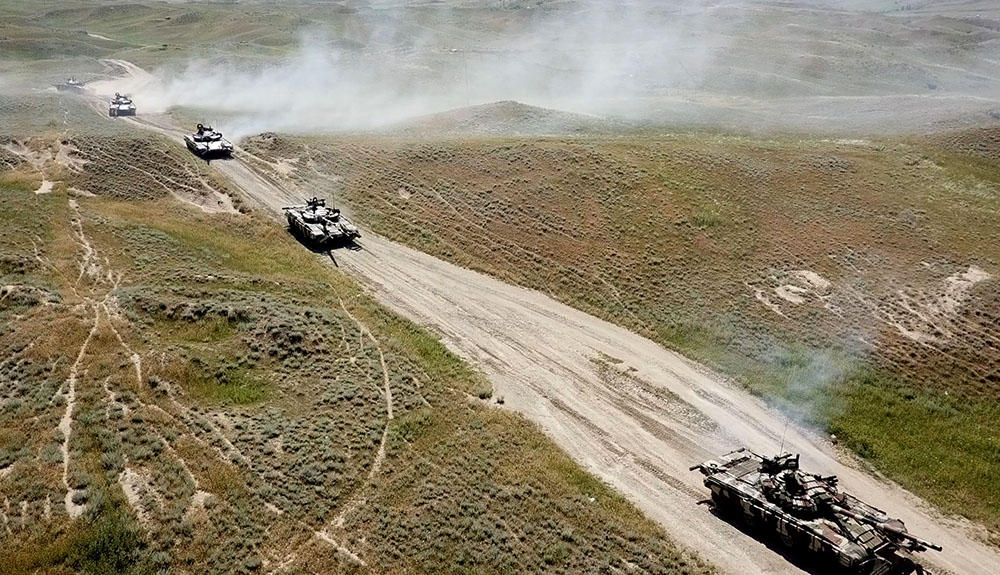 Tank units of Azerbaijani armed forces involved in exercises carry out tasks