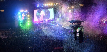 Istanbul crowd ecstatic as Shakira delivers resounding performance