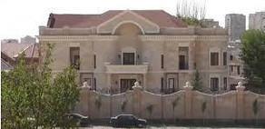 Former Armenian Defense Minister demolishes his mansion