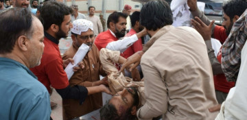 Suicide bomber kills 128 in attack on Pakistani election rally