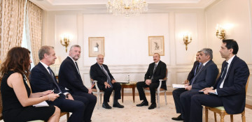 President Ilham Aliyev met with Chairman and CEO of Naval Group in Paris