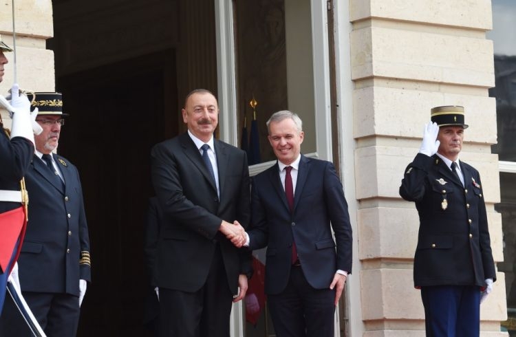 Azerbaijani president meets with president of French National Assembly 