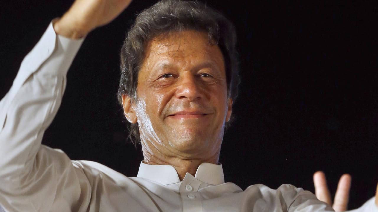 Former сricketer Imran Khan wins elections in Pakistan