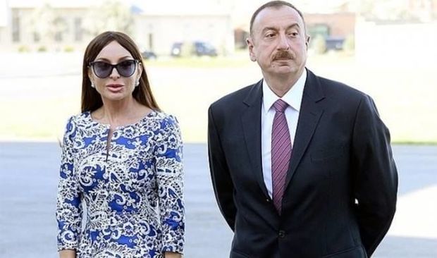 President Aliyev, first lady Mehriban Aliyeva attend ceremony to give out apartments to veterans of wars