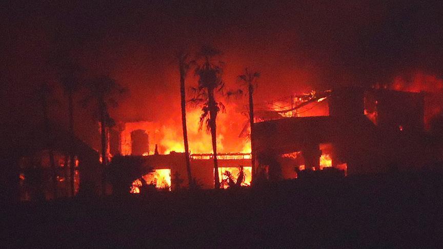 US: Strong winds continue to fuel California wildfires