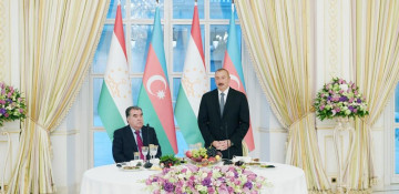 Azerbaijani president hosts official reception in honor of Tajik counterpart
