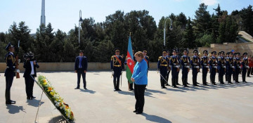 Angela Merkel visits Alley of Martyrs in Baku