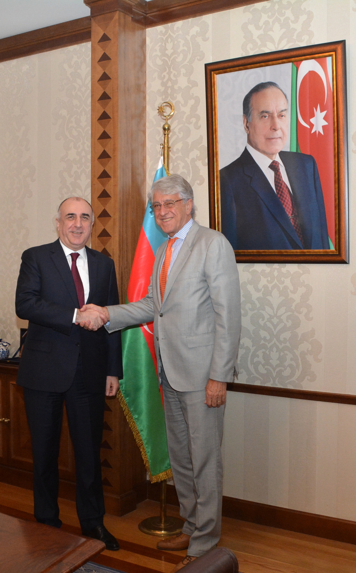 Azerbaijan's Foreign Minister receives outgoing Argentine ambassador