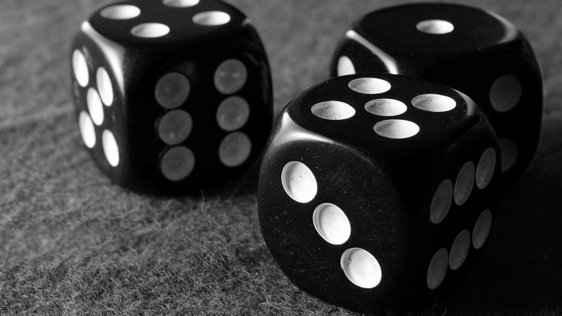 Eight injured in gun battle during dice game in California