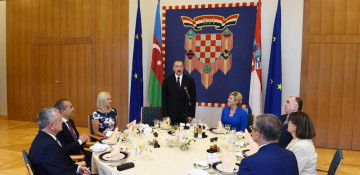 Croatian president hosts official reception in honor of President Aliyev