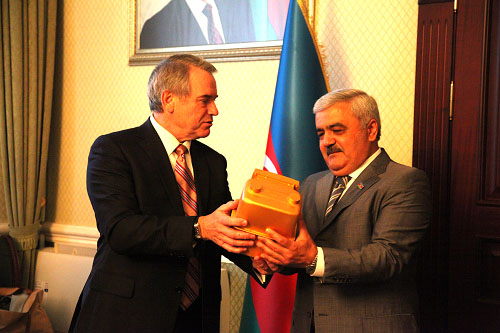 Azerigas, US company sign new contract for gas meters supply