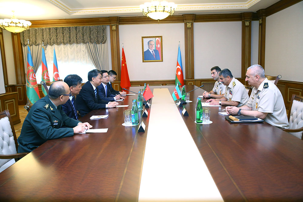 Azerbaijan defense minister meets reps of China’s Poly Technologies