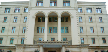 Defense minister holds official meeting with command staff of Azerbaijani army