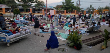 Indonesia quake-tsunami death toll hits 384, AFP reports