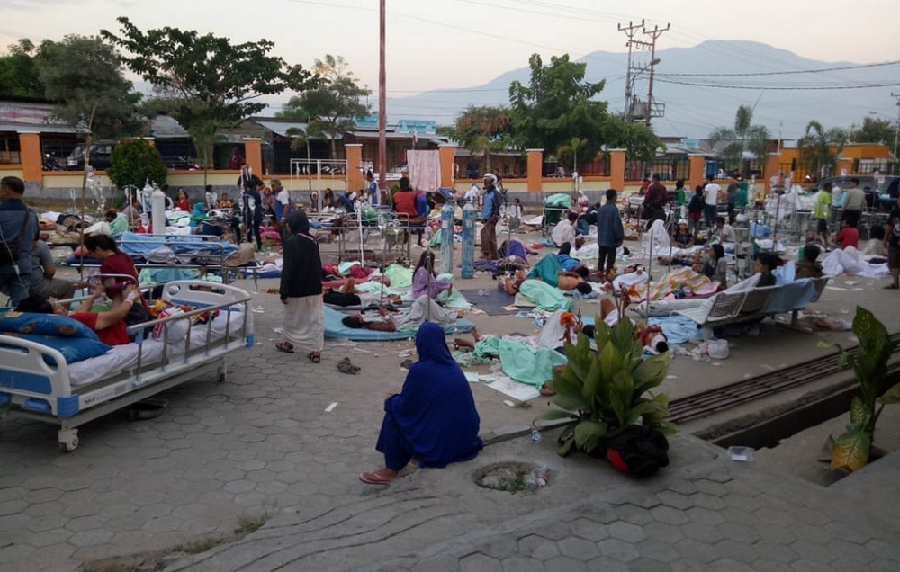 Indonesia quake-tsunami death toll hits 384, AFP reports