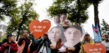 Armenian asylum seeking families hardly let themselves be deported