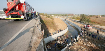 Turkey: Truck overturns, 15 migrants dead