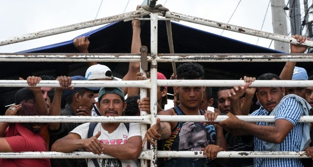 Trump threatens to close Mexico border if migrants not stopped