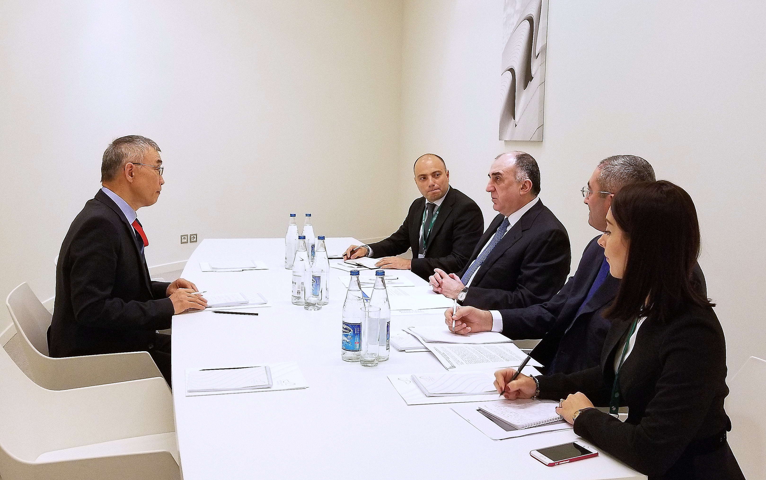 Elmar Mammadyarov meets Deputy Director General of UNESCO Xing Qu on the margins of the VI Baku Humanitarian Forum