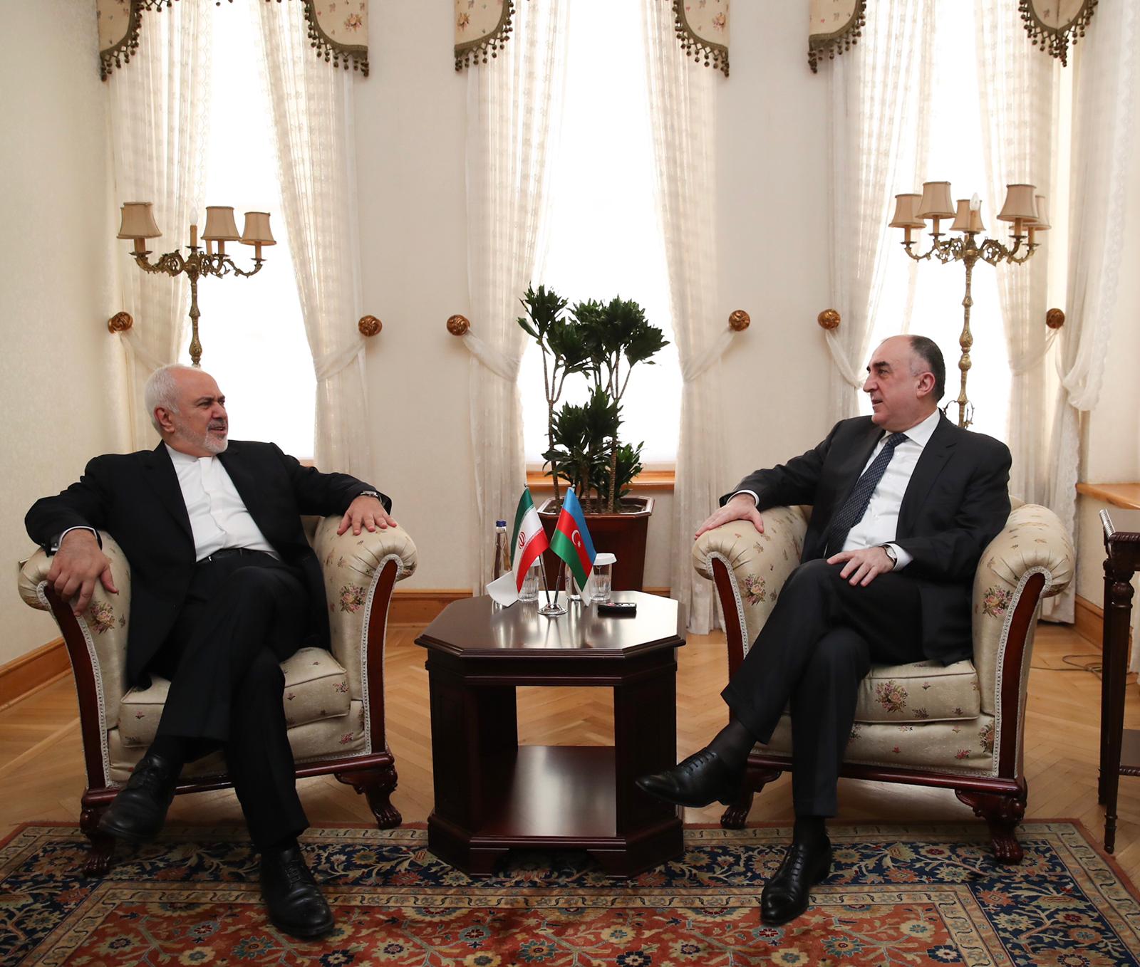 Azerbaijani FM meets with Iranian counterpart 