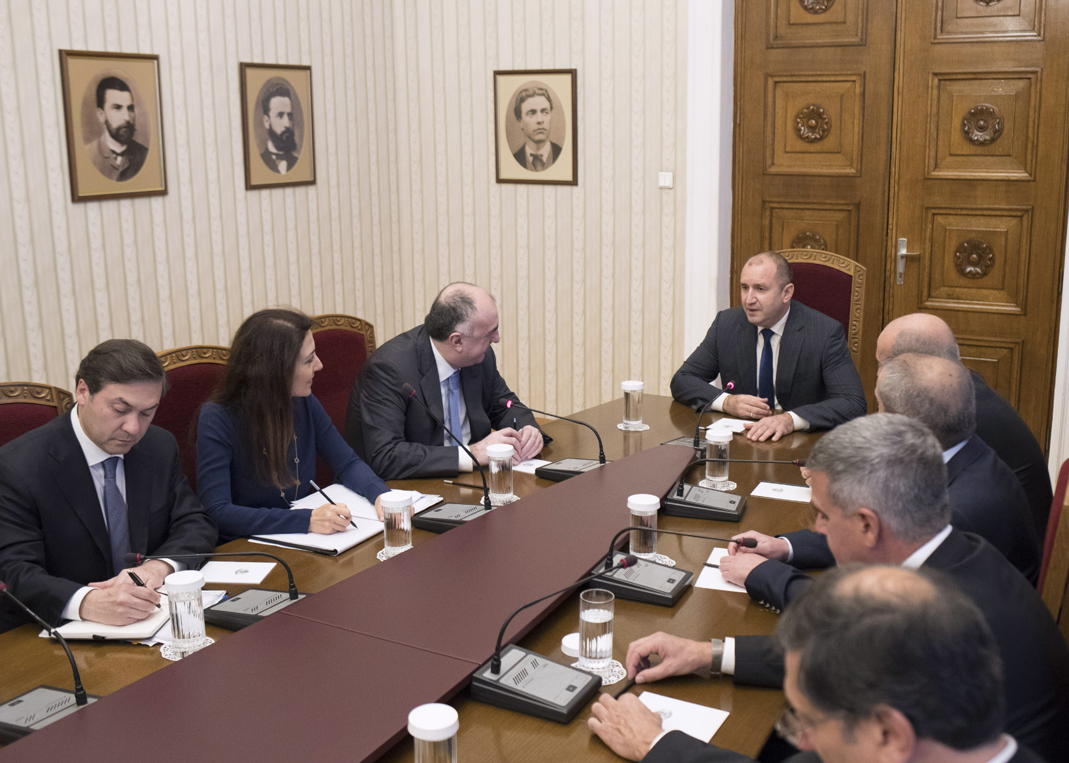 Azerbaijani foreign minister meets with Bulgarian president 