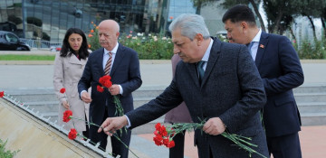 TURKPA delegation pays respect to national leader Heydar Aliyev and Azerbaijani martyrs