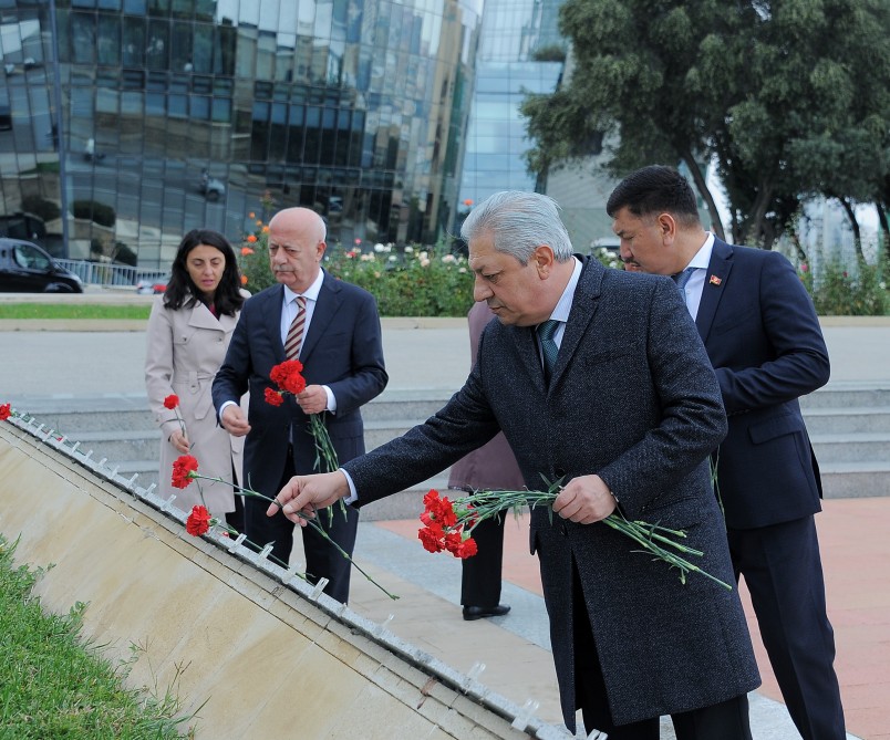 TURKPA delegation pays respect to national leader Heydar Aliyev and Azerbaijani martyrs