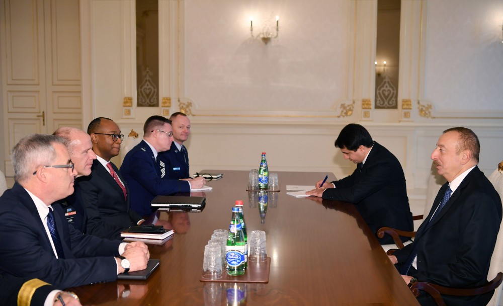 President Ilham Aliyev receives delegation led by commander of U.S. Transportation Command