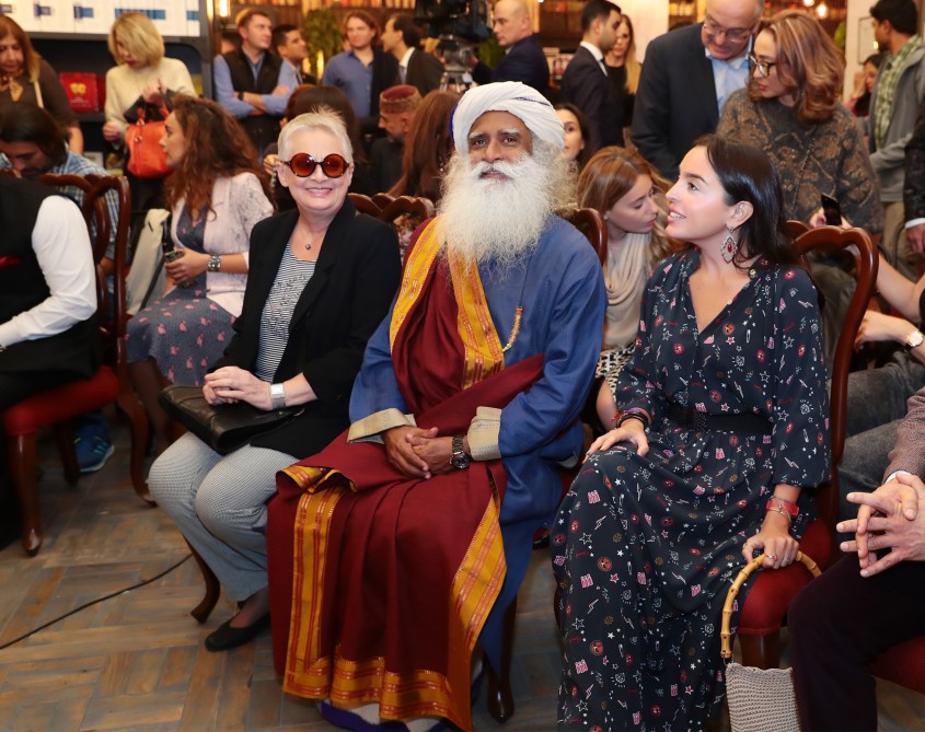 Baku Book Center hosts meeting with world-renowned Sadhguru, presentation of his book