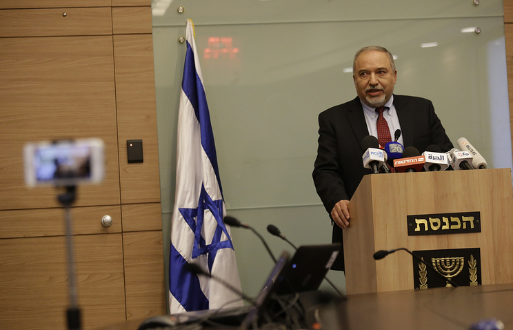 Israeli Defense Minister Avigdor Lieberman resigns