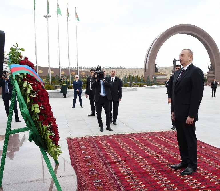 President Ilham Aliyev visited memorial complex ‘People's memory’ in Ashgabat