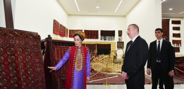 President Ilham Aliyev viewed Turkmen national carpet museum