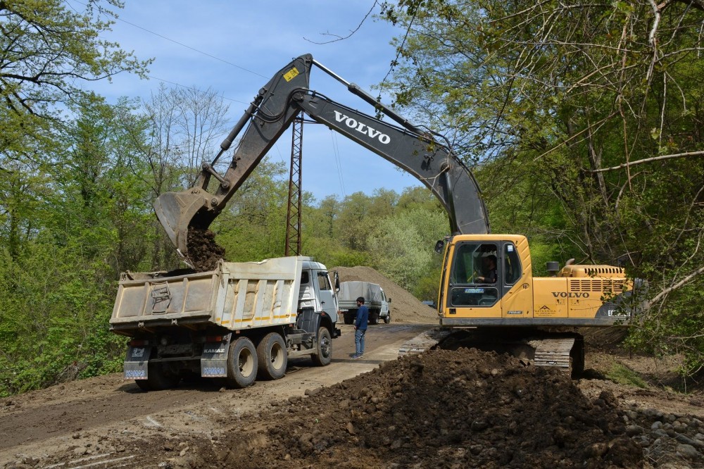 President Ilham Aliyev allocates AZN 9m for construction of road in Yardimli