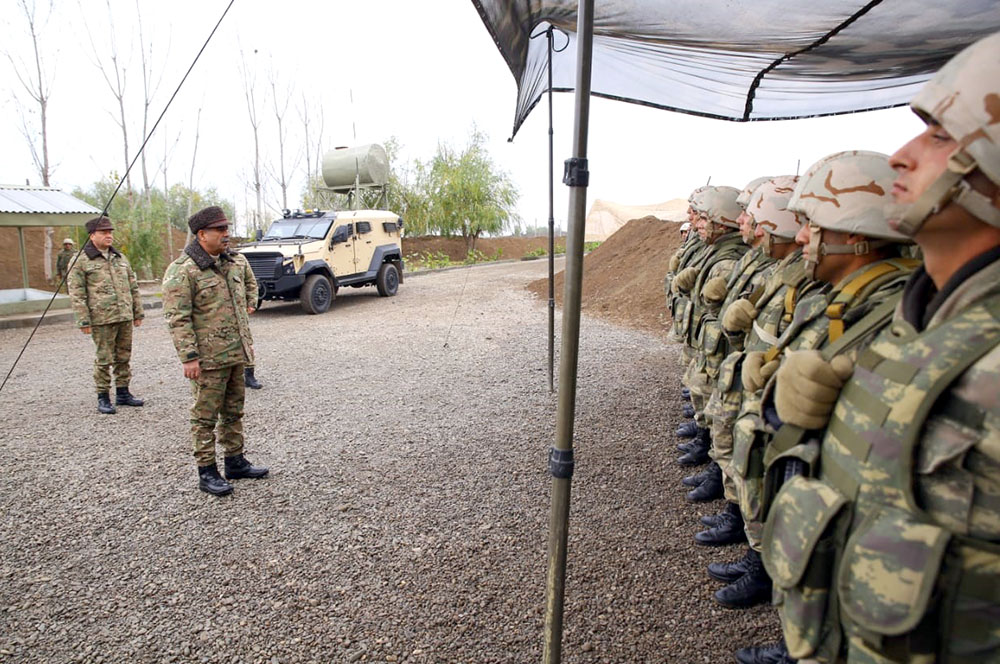 Azerbaijani defense minister checks combat readiness of military units on frontline 
