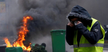Macron announces economic state of emergency as yellow vests protests continue